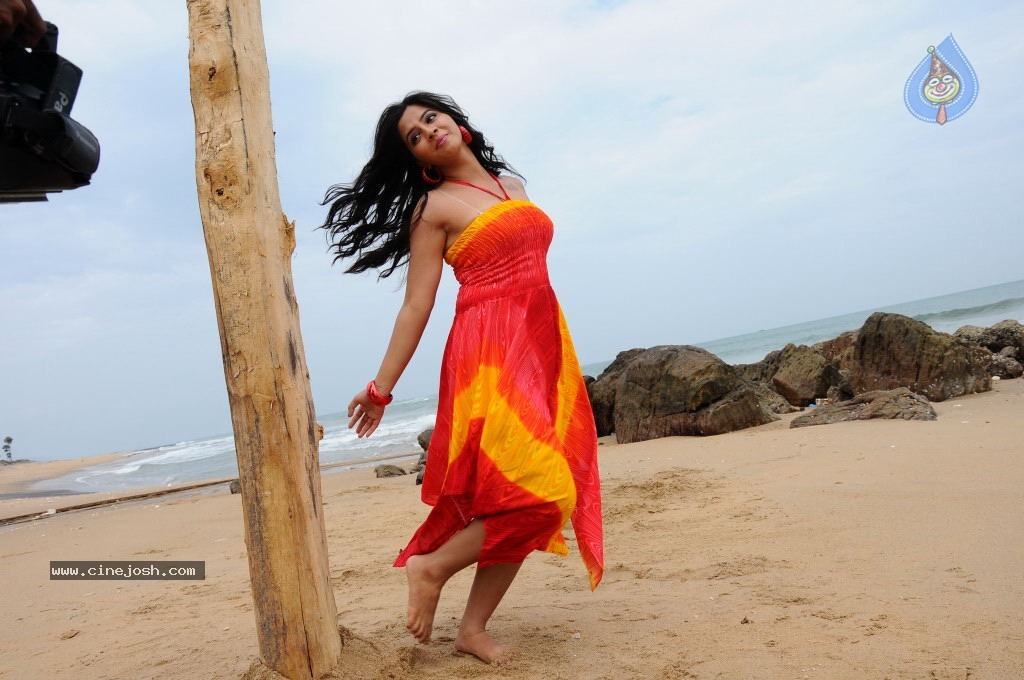 Nisha Shah Spicy Photos  - 75 / 83 photos
