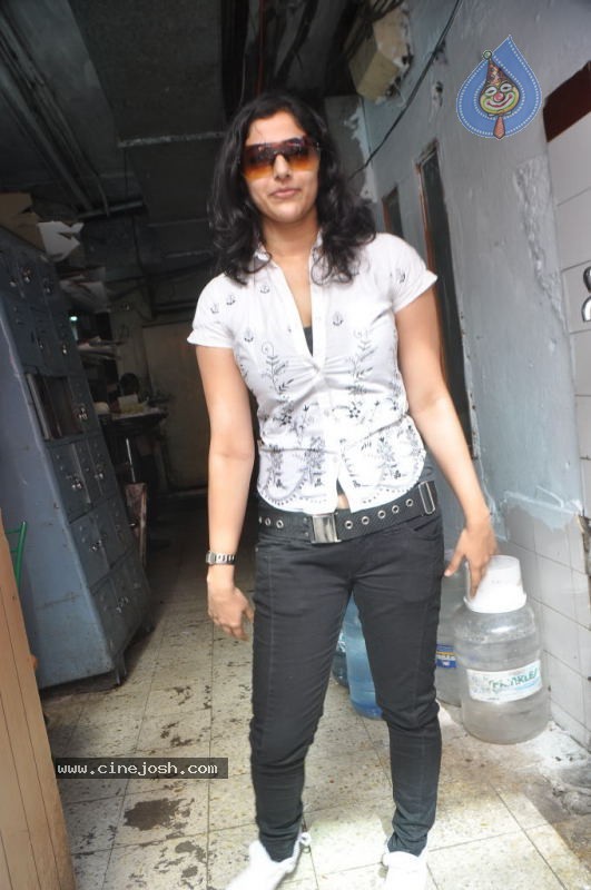 Nishanthi Latest Stills - 22 / 62 photos