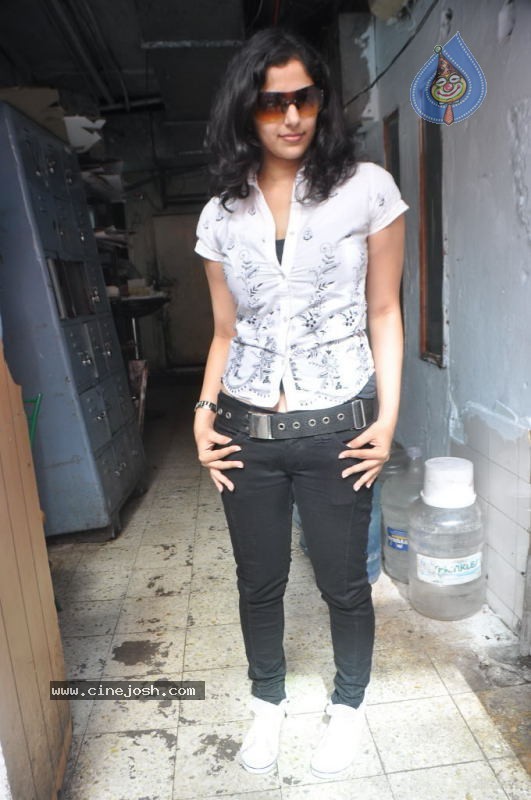 Nishanthi Latest Stills - 29 / 62 photos
