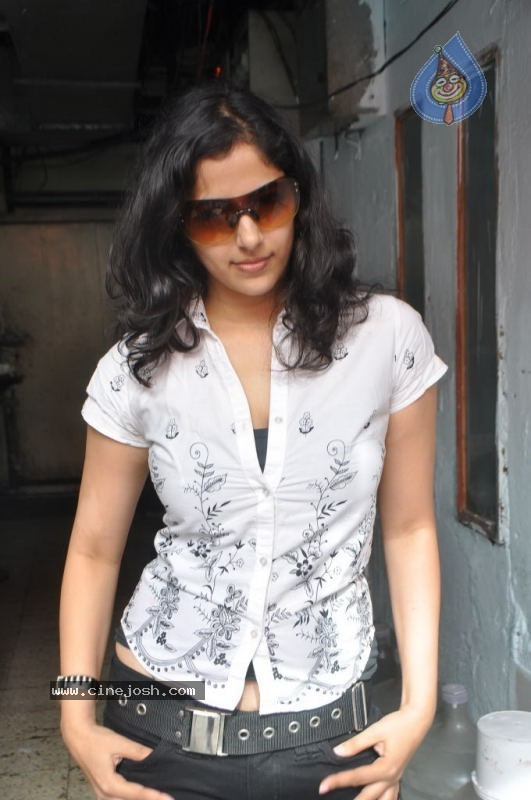 Nishanthi Latest Stills - 30 / 62 photos