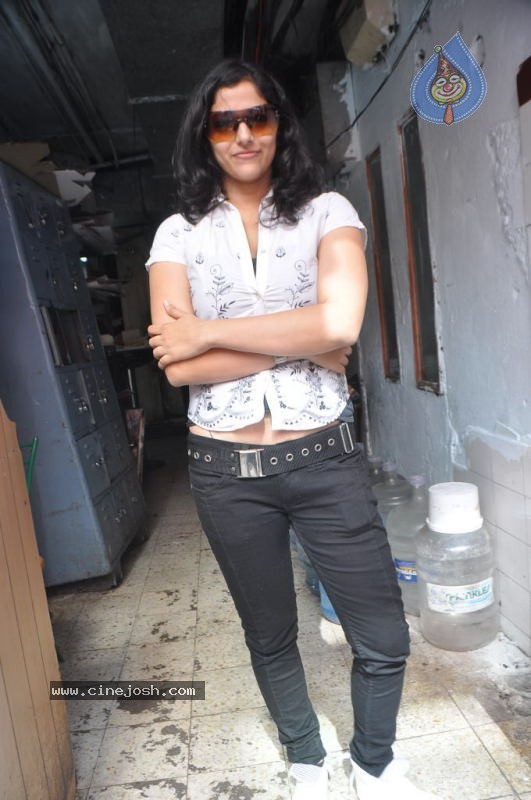 Nishanthi Latest Stills - 47 / 62 photos