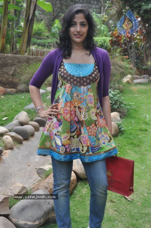 Nishanthi Photo Gallery - 33 / 46 photos