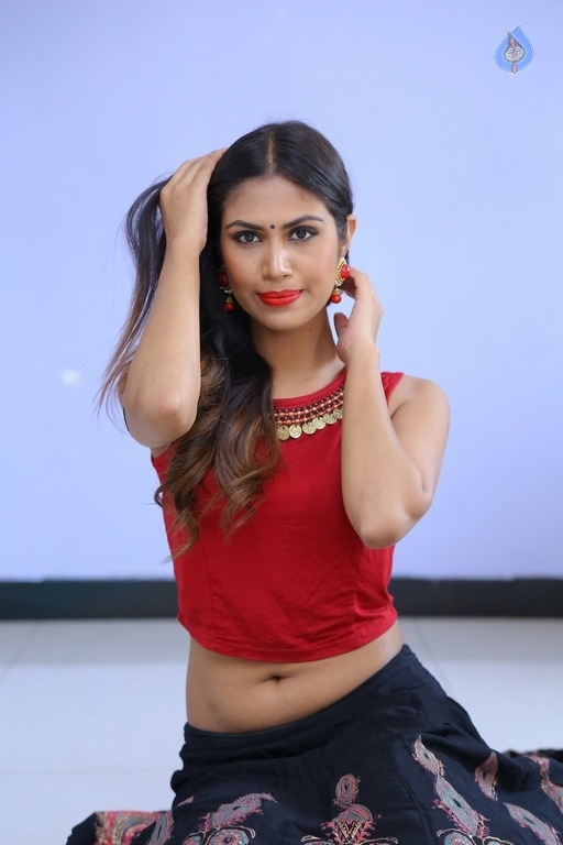 Nishi Ganda New Gallery - 19 / 42 photos