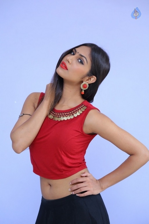 Nishi Ganda New Gallery - 24 / 42 photos