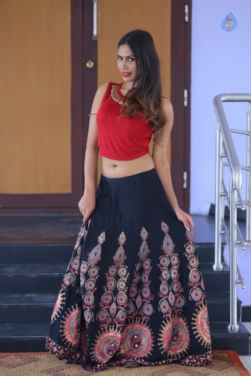 Nishi Ganda New Gallery - 29 / 42 photos