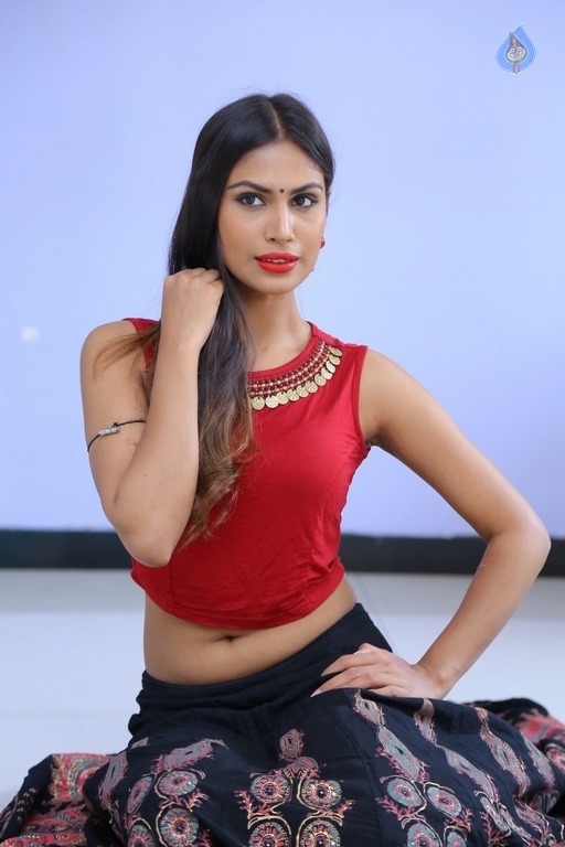 Nishi Ganda New Gallery - 30 / 42 photos