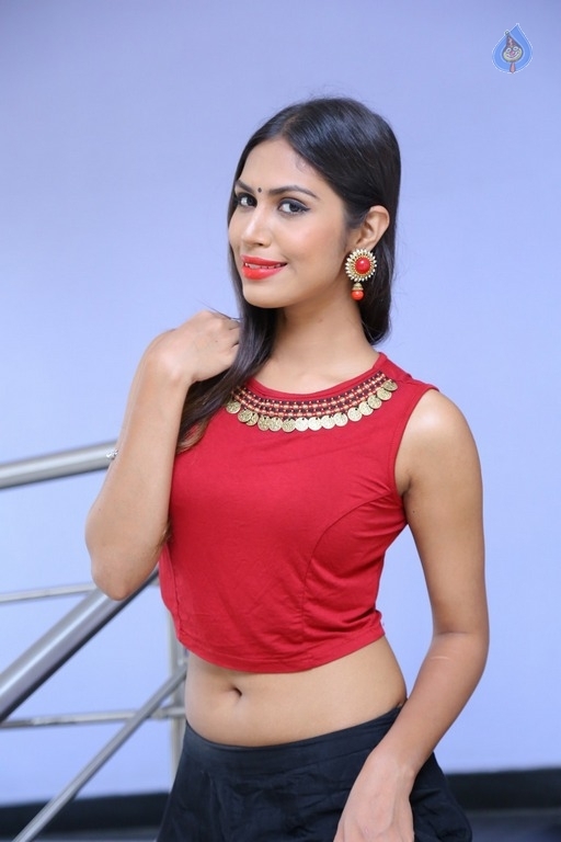 Nishi Ganda New Gallery - 39 / 42 photos