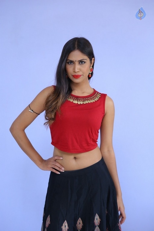 Nishi Ganda New Gallery - 40 / 42 photos