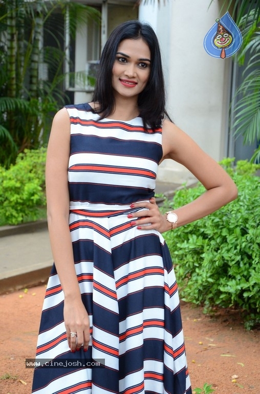 Nithu Gowda Photos - 2 / 16 photos