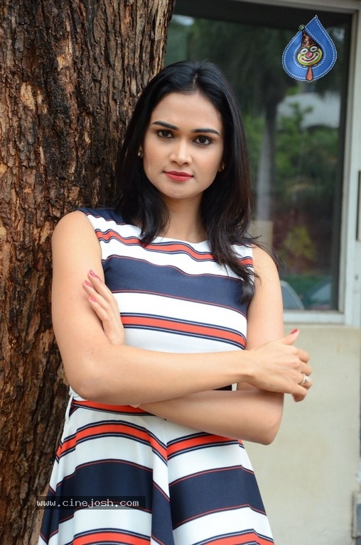 Nithu Gowda Photos - 11 / 16 photos