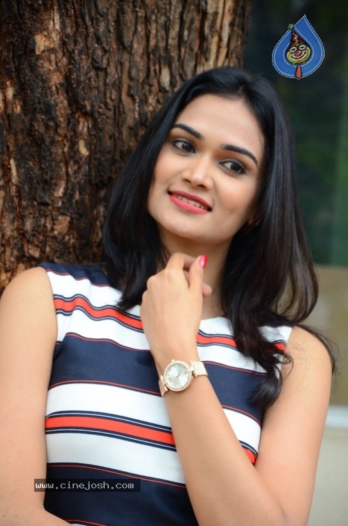 Nithu Gowda Photos - 12 / 16 photos