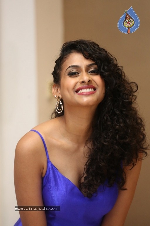 Nithya Naresh Gallery - 11 / 18 photos