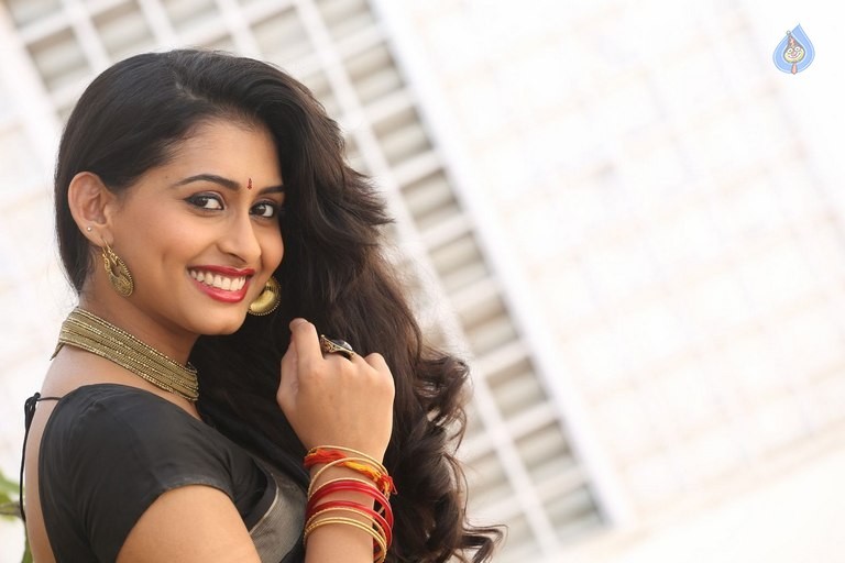 Nithya Naresh New Photos - 17 / 42 photos