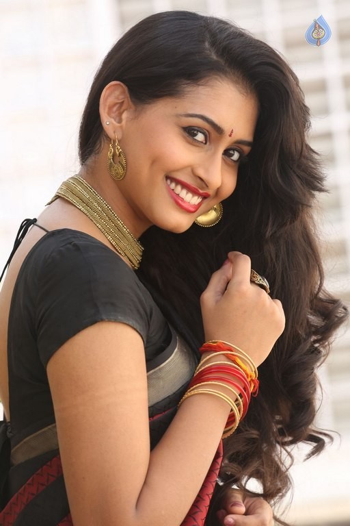 Nithya Naresh New Photos - 25 / 42 photos