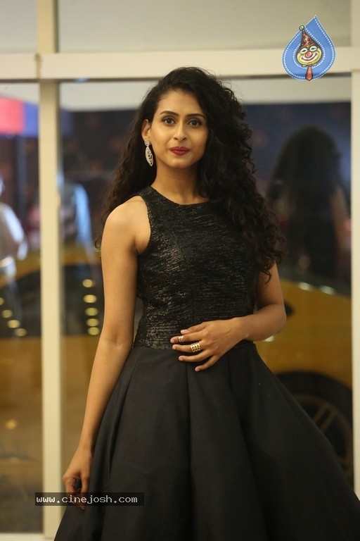 Nithya Naresh Stills - 8 / 21 photos