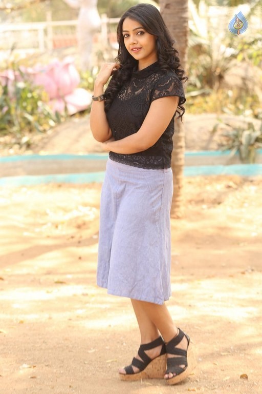 Nithya Shetty New Pics - 23 / 42 photos