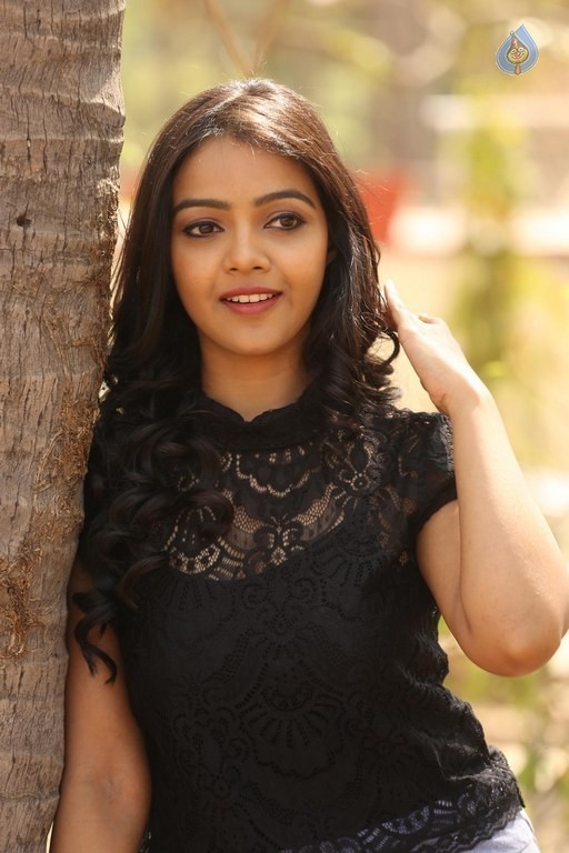 Nithya Shetty New Pics - 29 / 42 photos