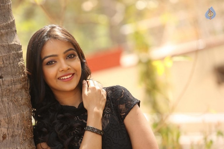 Nithya Shetty New Pics - 30 / 42 photos