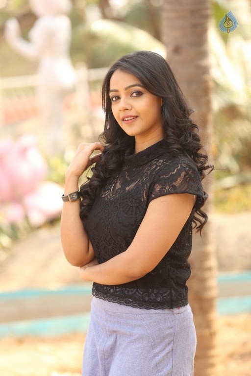Nithya Shetty New Pics - 33 / 42 photos