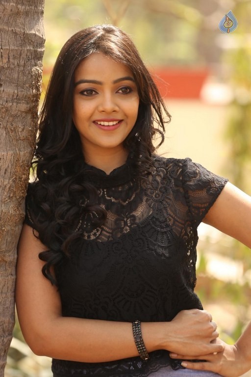 Nithya Shetty New Pics - 35 / 42 photos