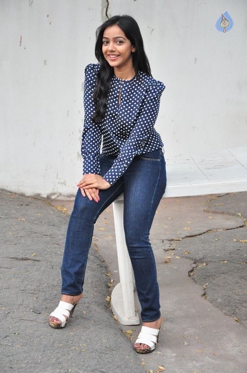 Nithya Shetty New Pics - 7 / 40 photos