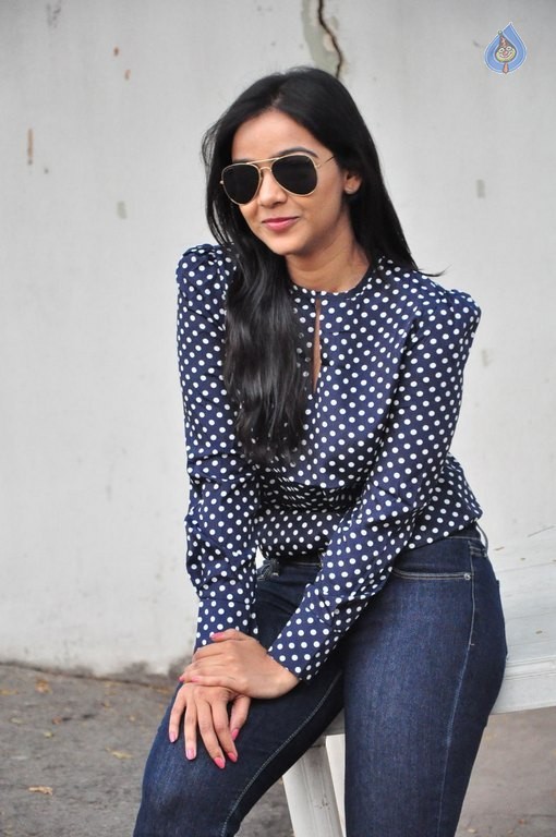 Nithya Shetty New Pics - 15 / 40 photos