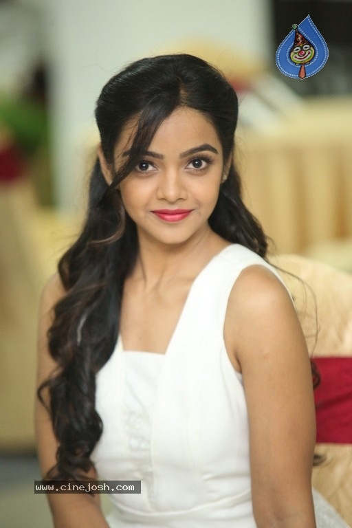 Nithya Shetty Photos - 17 / 39 photos