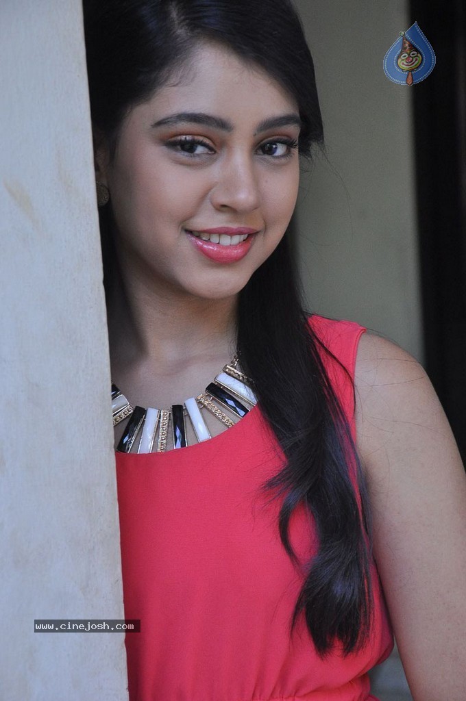 Niti Taylor Stills - 27 / 71 photos