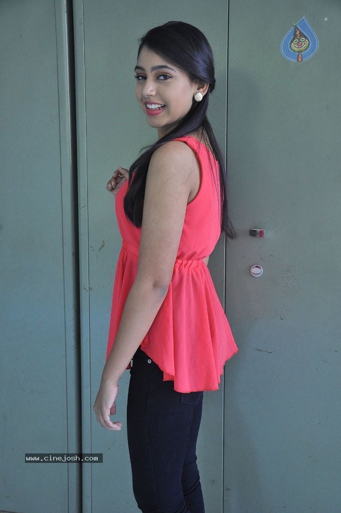 Niti Taylor Stills - 37 / 71 photos