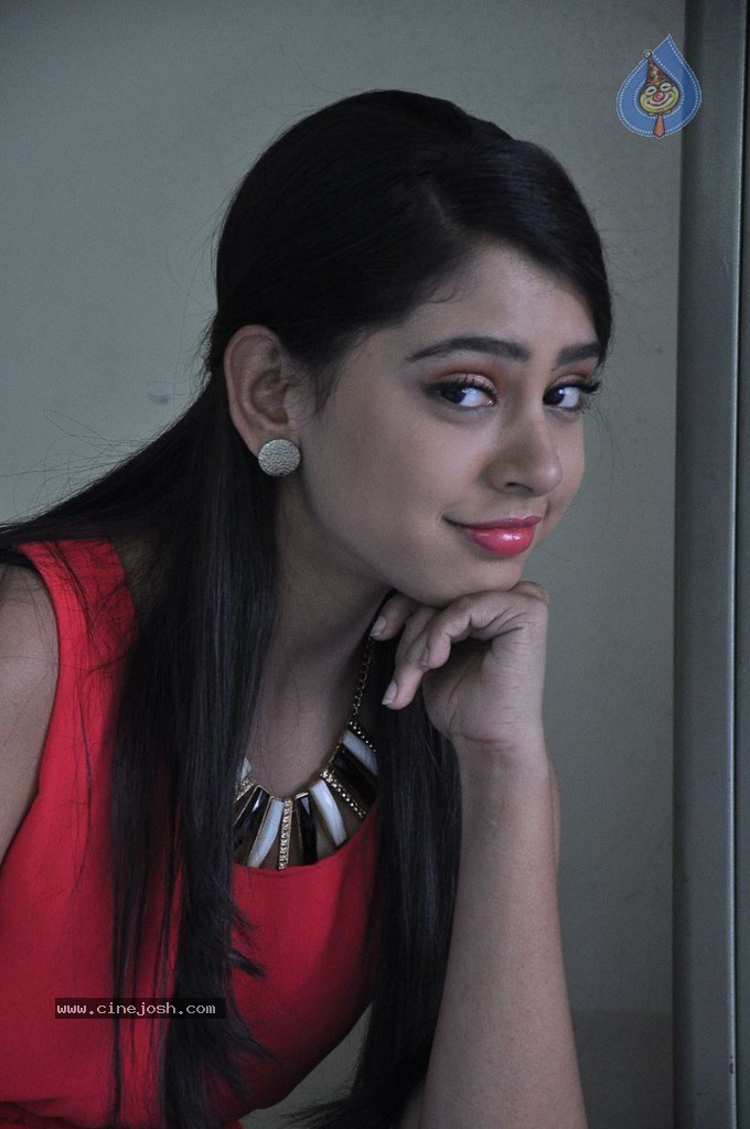 Niti Taylor Stills - 48 / 71 photos