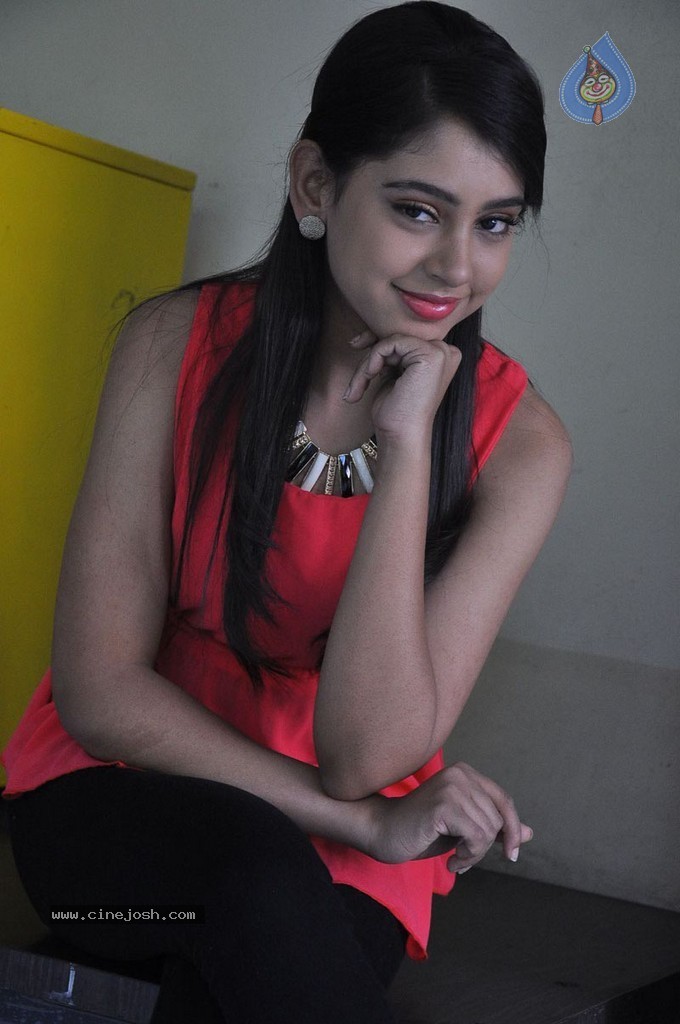 Niti Taylor Stills - 50 / 71 photos