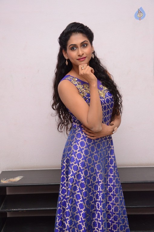 Nitya Naresh Latest Pics - 24 / 35 photos