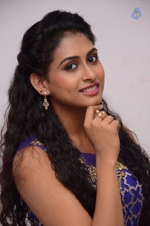 Nitya Naresh Latest Pics - 28 / 35 photos
