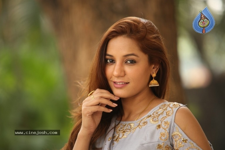 Niva Sharma Photos - 21 / 34 photos