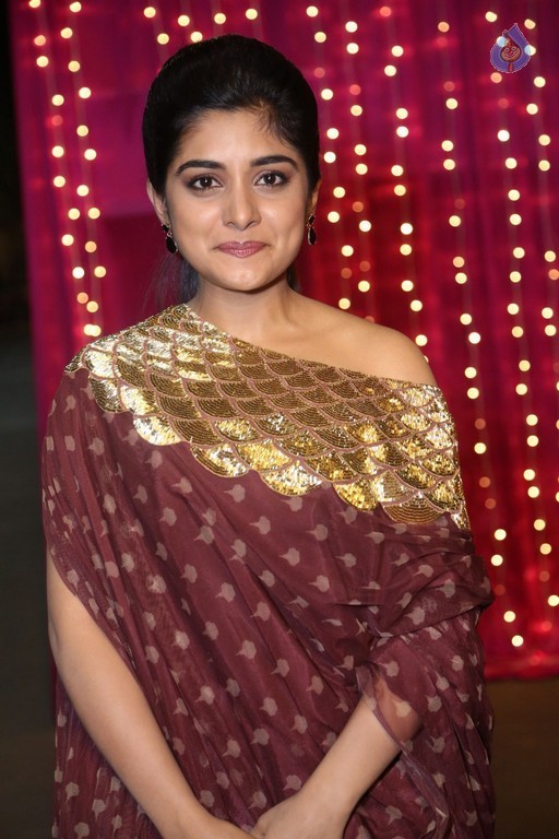 Niveda Thomas at Zee Telugu Apsara Awards - 16 / 37 photos
