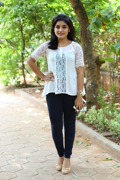 Niveda Thomas New Pics - 26 / 39 photos