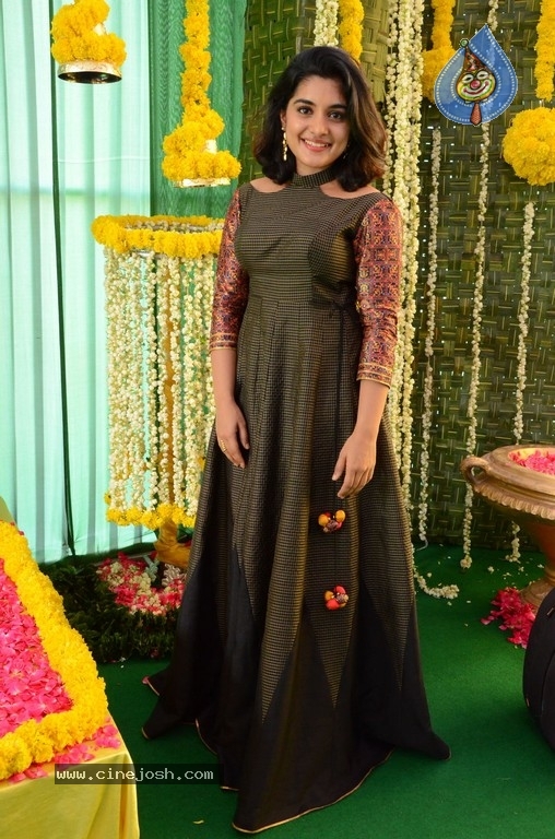 Niveda Thomas New Pics - 4 / 21 photos