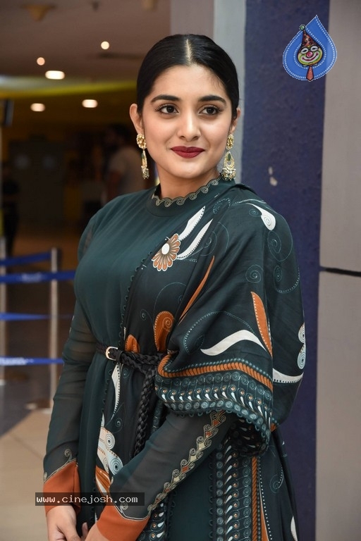Niveda Thomas Photos - 18 / 21 photos