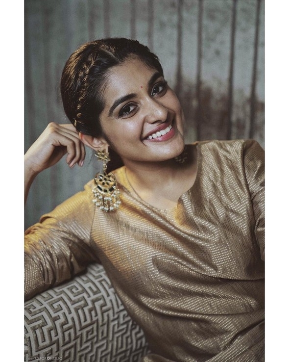 Nivetha Thomas Photos - 6 / 17 photos