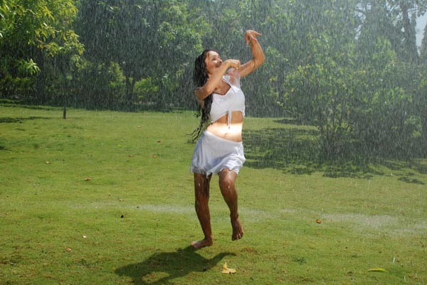 Arya Vora - Padaharella Vayasu - Photos - 1 / 93 photos