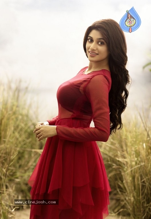 Oviya Photo Shoot Photos - 8 / 8 photos