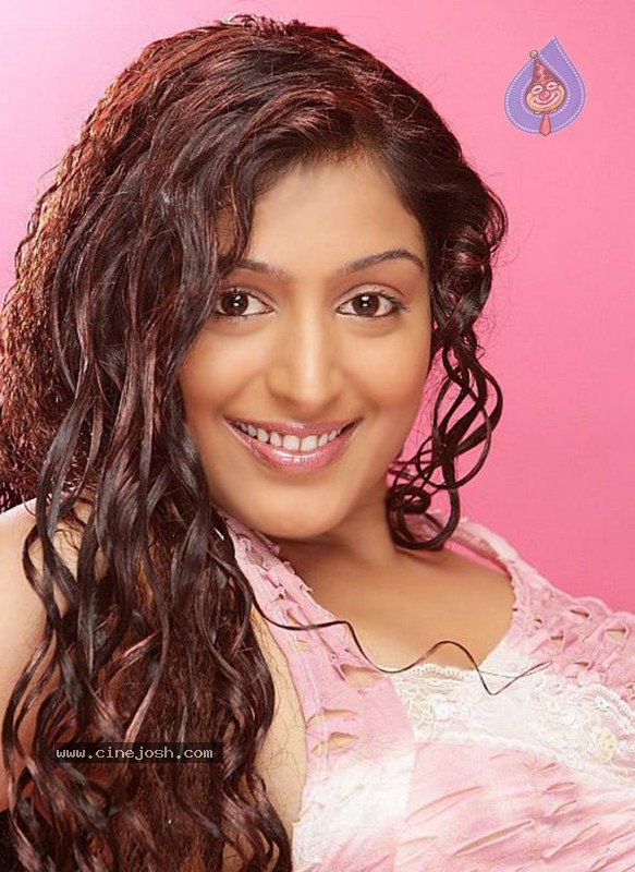 Padma Priya - 4 / 27 photos