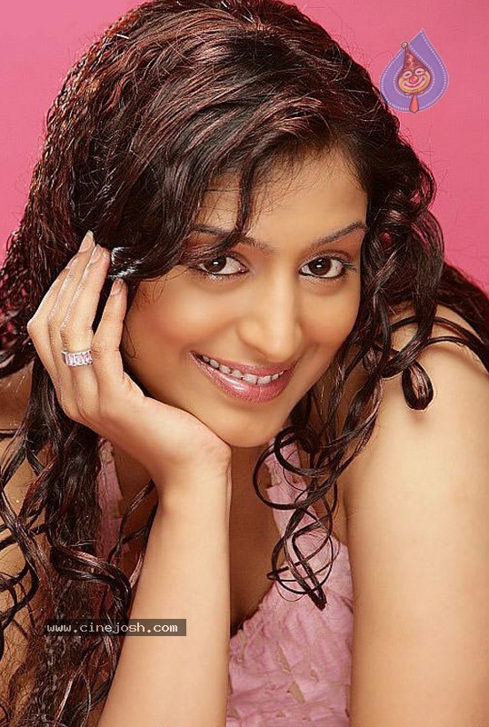 Padma Priya - 8 / 27 photos