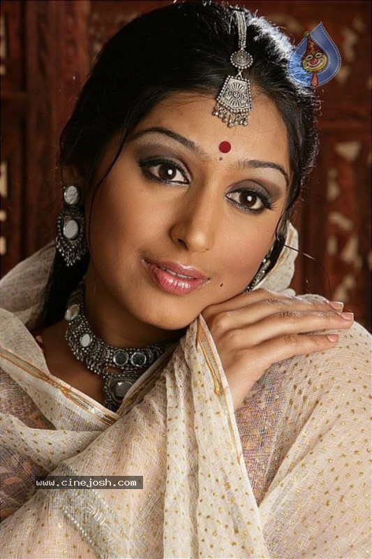 Padma Priya - 26 / 27 photos