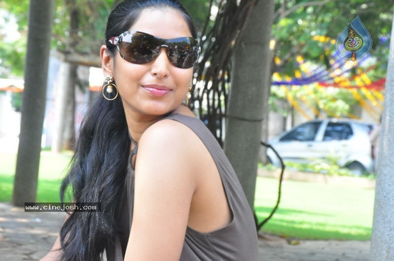 Padma Priya Photo Gallery - 16 / 90 photos