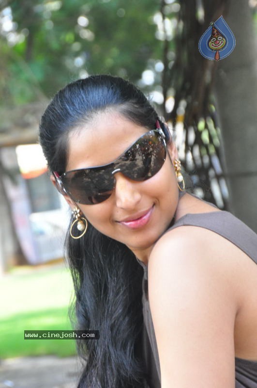 Padma Priya Photo Gallery - 20 / 90 photos