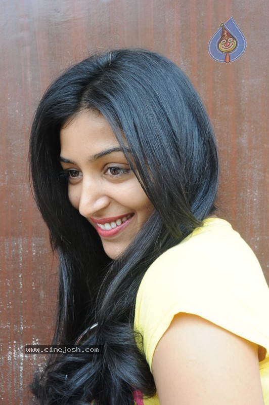 Padma Priya Photo Stlls - 4 / 38 photos
