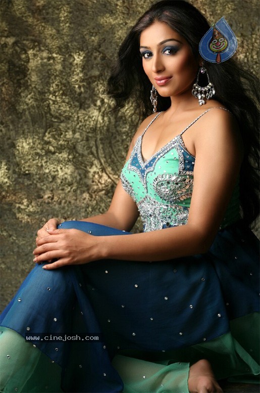 Padma Priya Stills (CineJosh Exclusive) - 14 / 38 photos