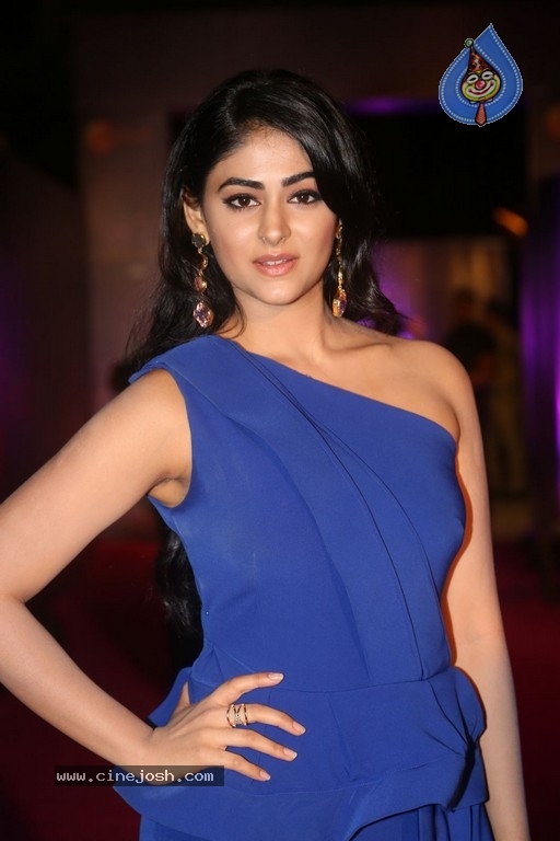 Palak At Zee Apsara Awards - 26 / 27 photos