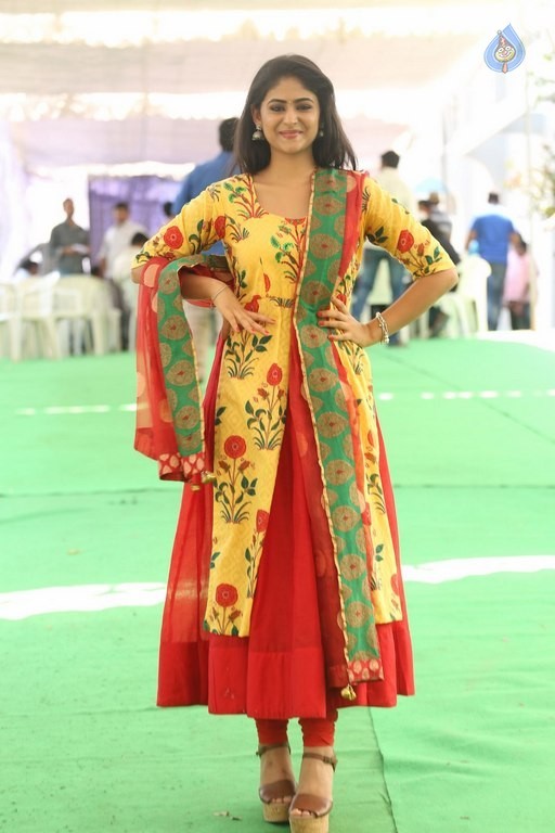 Palak Lalwani New Photos - 14 / 34 photos